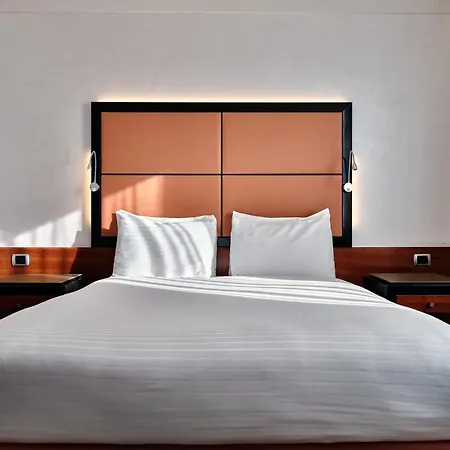 Crowne Plaza Milan - Malpensa Airport By Ihg Hotel 4*
